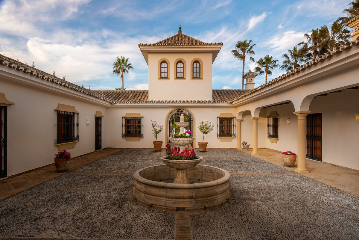 https://cdn.resales-online.com/public/il4vtp31fv/properties/9926365f033611f08cfb02e0405b089b/w1200/1-7980e48d732b6fc85c14b43b94d2aa54.jpg?v=1742223382