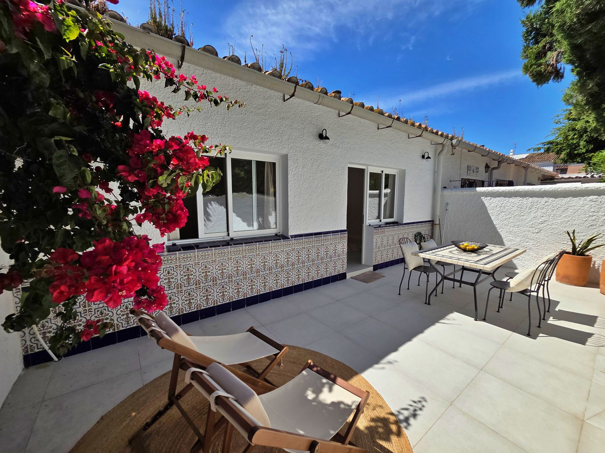 https://cdn.resales-online.com/public/5esv79q6h5/properties/ac81f7ac327511f0ad0102e0405b089b/w1200/1-7980e48d732b6fc85c14b43b94d2aa54.jpg?v=1747481421