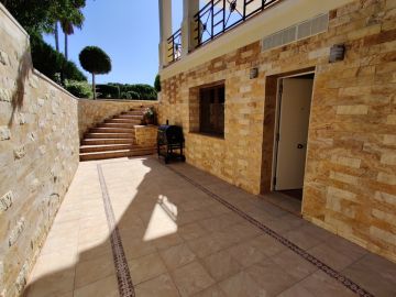 https://cdn.resales-online.com/public/87eii68kgm/properties/qbsogmbxdefdahs/w1200/39-a493fe9149752455d4aa759b42ca0ea1.jpg?v=1613570548