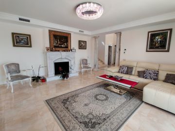 https://cdn.resales-online.com/public/87eii68kgm/properties/qbsogmbxdefdahs/w1200/10-bb915d1cb19341576dcdc994b81ab9c5.jpg?v=1613570548