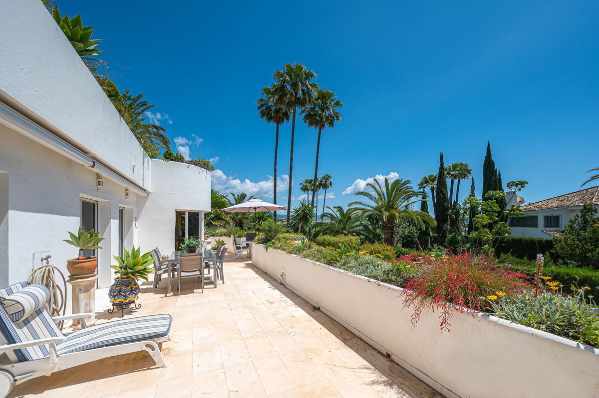 https://cdn.resales-online.com/public/89kcvpt69u/properties/ea3775a0d2d111eca97d0217bc231ef4/w1200/1-7980e48d732b6fc85c14b43b94d2aa54.jpg?v=1652467063