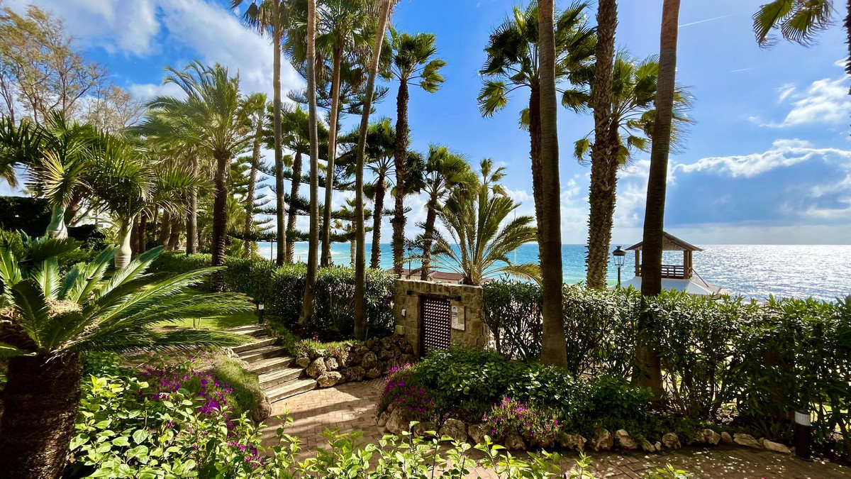 https://cdn.resales-online.com/public/jfltgt1d20/properties/0e9cc054d55a11eca97d0217bc231ef4/w1200/2-5bd7b9d04b45e33852eaf0ec6670150d.jpg?v=1652739709