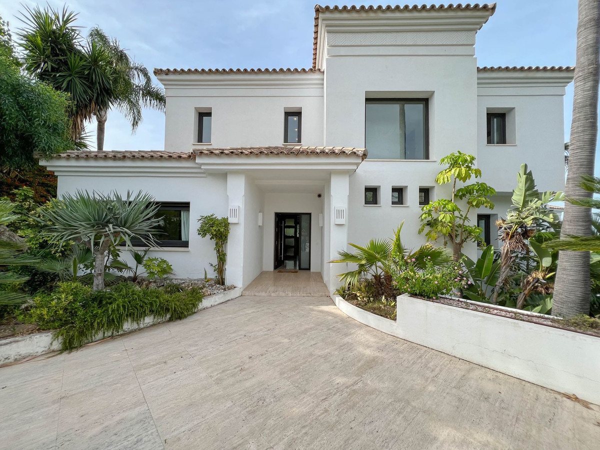 https://cdn.resales-online.com/public/tgsn5kpuas/properties/13467f4ef22811eca97d0217bc231ef4/w1200/1-7980e48d732b6fc85c14b43b94d2aa54.jpg?v=1655905102
