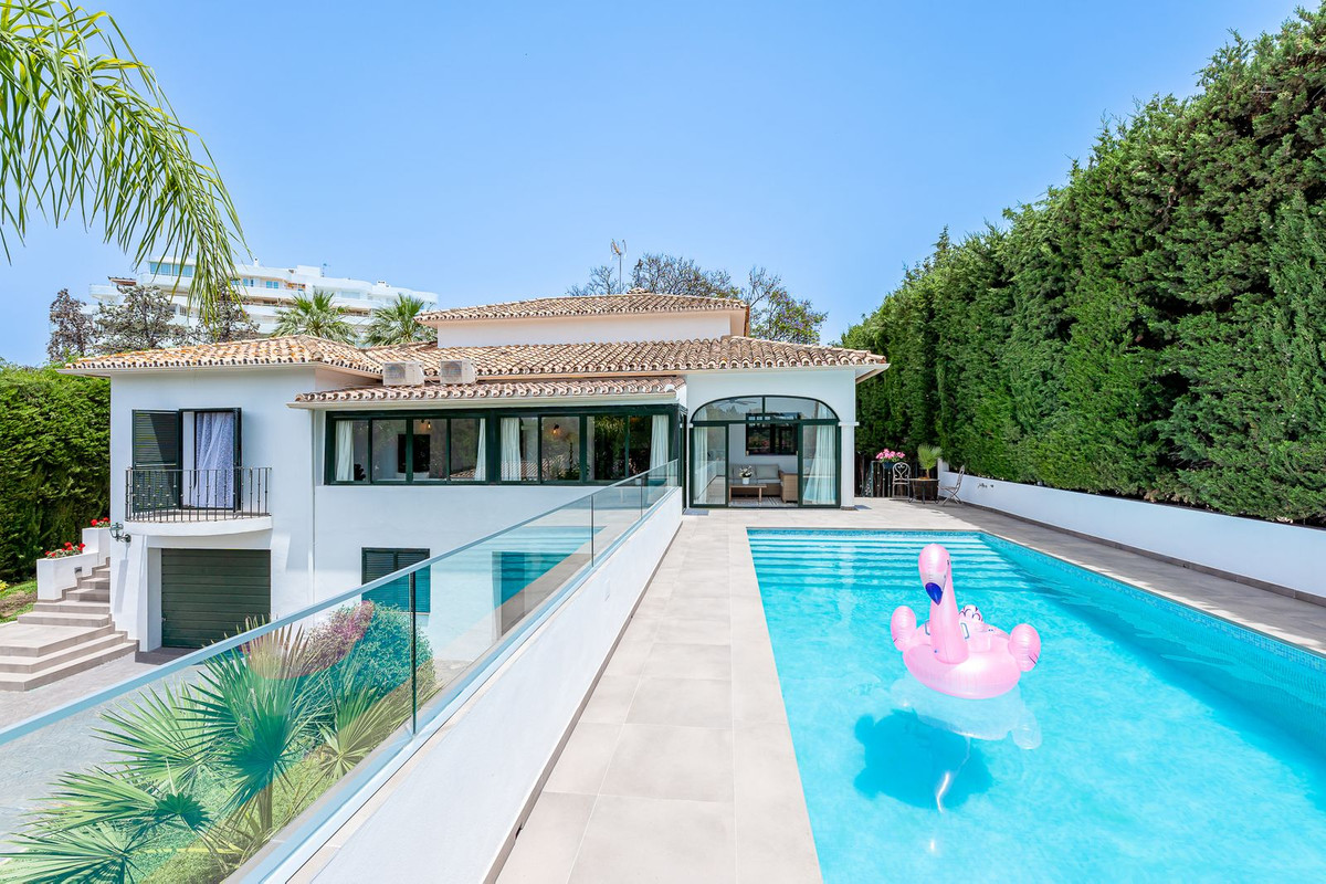https://cdn.resales-online.com/public/j642teg5ce/properties/e73cd77ef62011eca97d0217bc231ef4/w1200/1-7980e48d732b6fc85c14b43b94d2aa54.jpg?v=1656344653