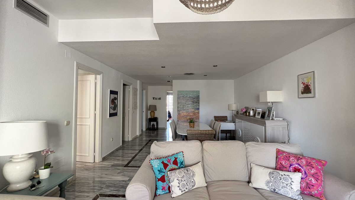 https://cdn.resales-online.com/public/270br1l89p/properties/515064caf82a11eca97d0217bc231ef4/w1200/1-7980e48d732b6fc85c14b43b94d2aa54.jpg?v=1656565717