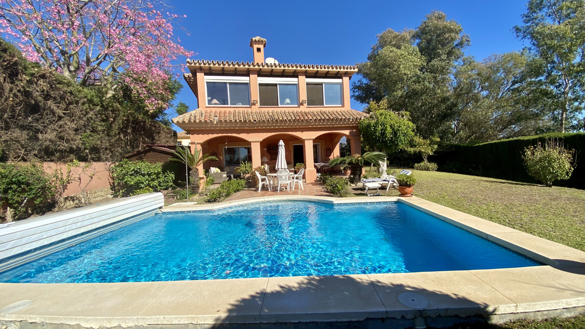 https://cdn.resales-online.com/public/46g3vfh9rc/properties/59a17418364911eca97d0217bc231ef4/w1200/1-7980e48d732b6fc85c14b43b94d2aa54.jpg?v=1636469452