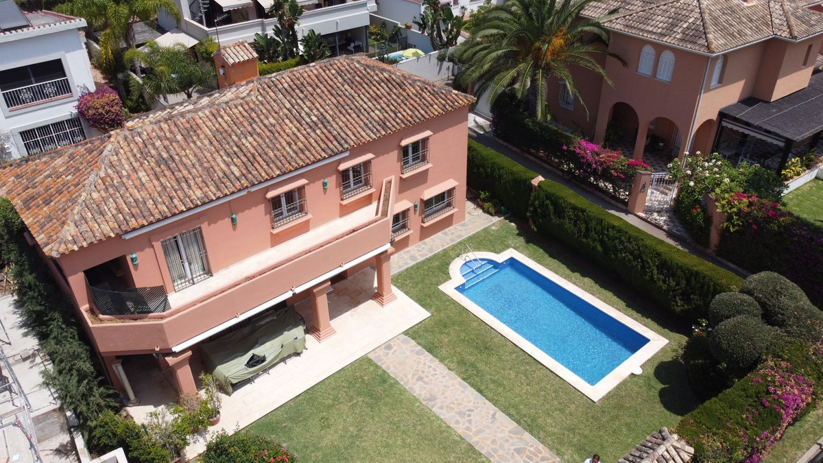 https://cdn.resales-online.com/public/m8iv0mibx4/properties/27d3b0671e0a11eda97d0217bc231ef4/w1200/1-7980e48d732b6fc85c14b43b94d2aa54.jpg?v=1660733032