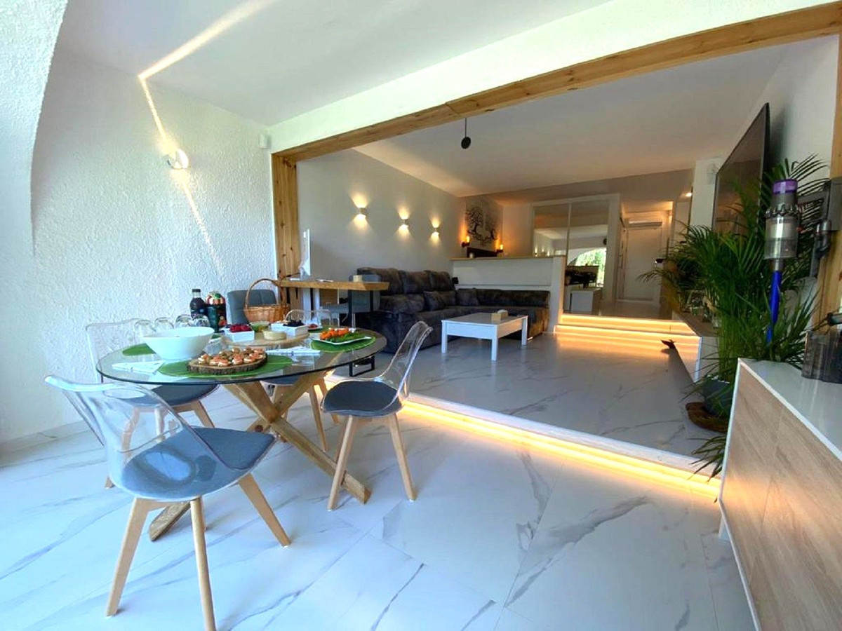 https://cdn.resales-online.com/public/1ip4bbnndt/properties/3c3ba07d028711eda97d0217bc231ef4/w1200/1-7980e48d732b6fc85c14b43b94d2aa54.jpg?v=1657709349