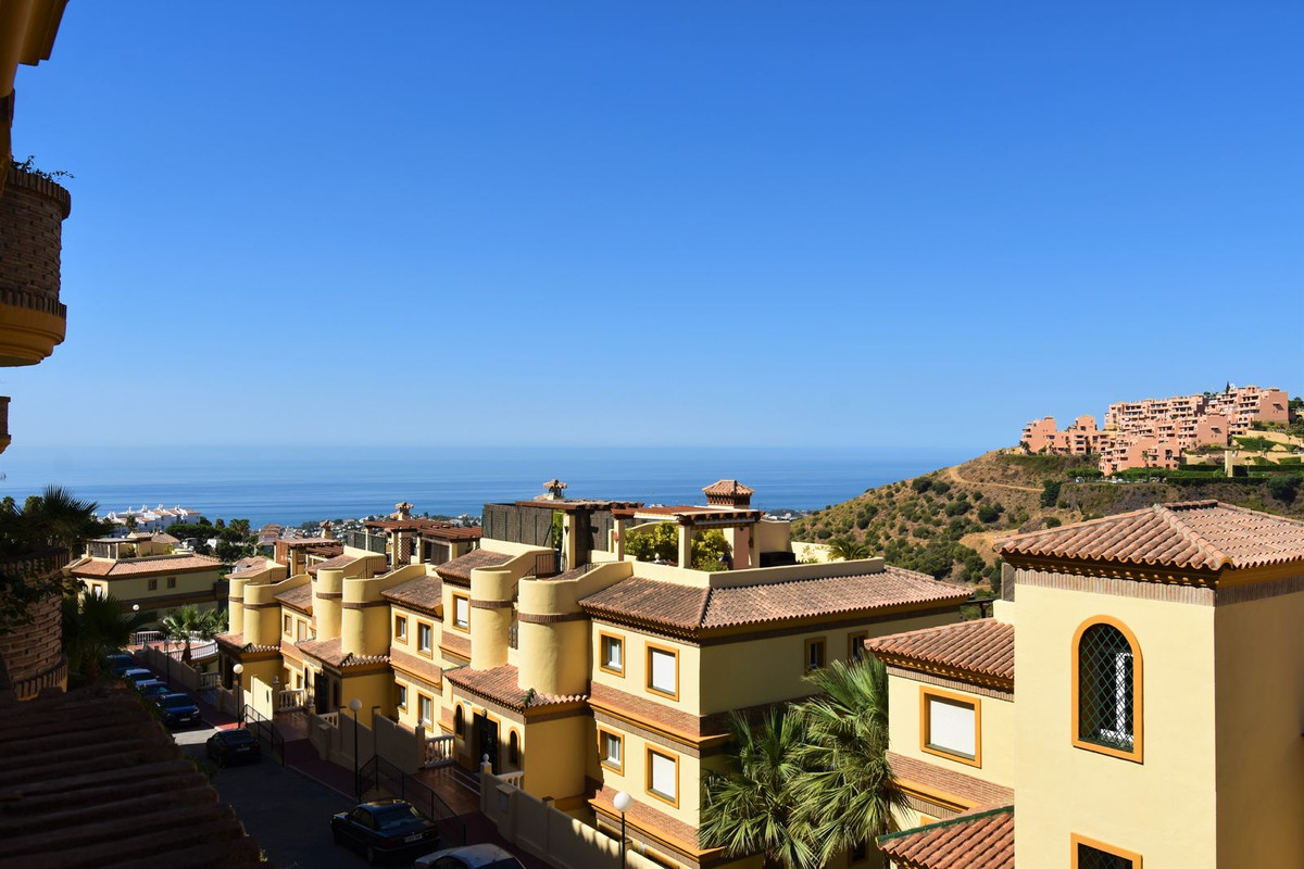 https://cdn.resales-online.com/public/a2bhn37u05/properties/8fdfa12817c811eda97d0217bc231ef4/w1200/1-7980e48d732b6fc85c14b43b94d2aa54.jpg?v=1661258058