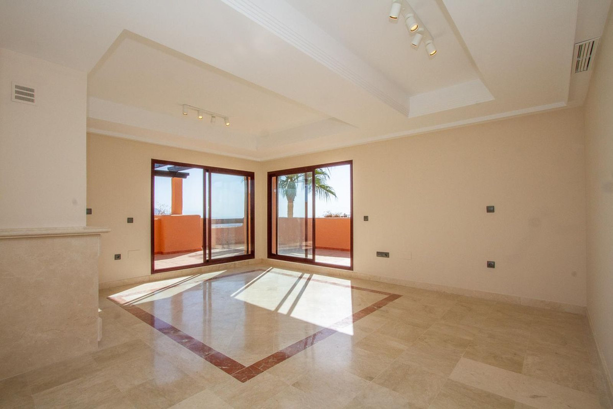 https://cdn.resales-online.com/public/jecmbnhkgk/properties/3482933f17cd11eda97d0217bc231ef4/w1200/1-7980e48d732b6fc85c14b43b94d2aa54.jpg?v=1663934335