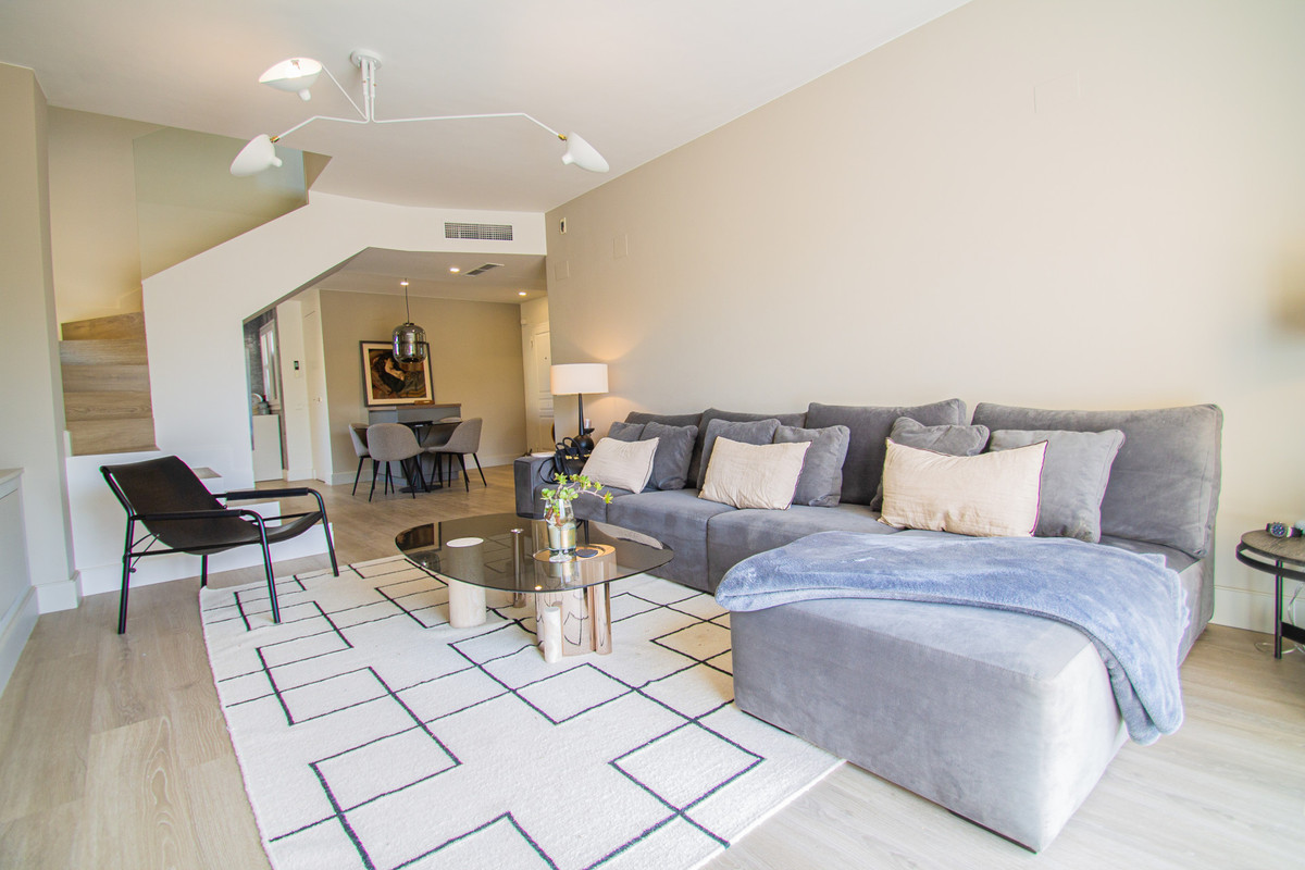 https://cdn.resales-online.com/public/e1tb6rm0ul/properties/554cb4ef350811edad230217bc231ef4/w1200/1-7980e48d732b6fc85c14b43b94d2aa54.jpg?v=1663258142