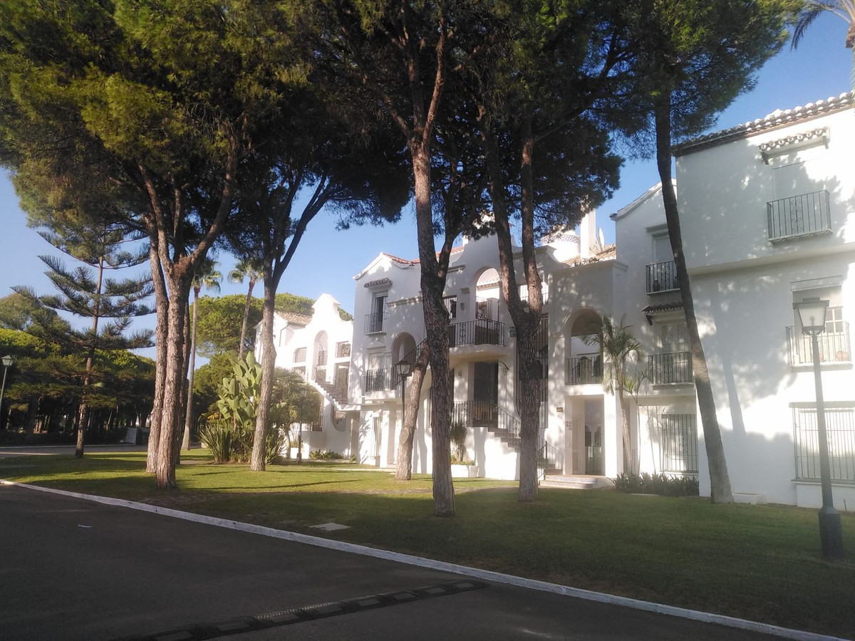 https://cdn.resales-online.com/public/qus13crsz7/properties/c9106e6b303511edad230217bc231ef4/w1200/1-7980e48d732b6fc85c14b43b94d2aa54.jpg?v=1663942053