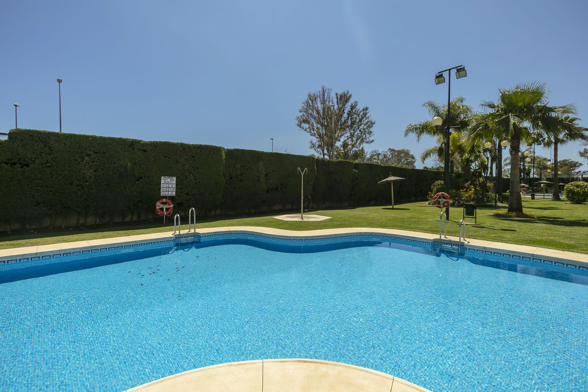 https://cdn.resales-online.com/public/y2bix7xo8m/properties/6762a292456b11ed98460217bc231ef4/w1200/1-7980e48d732b6fc85c14b43b94d2aa54.jpg?v=1665060183