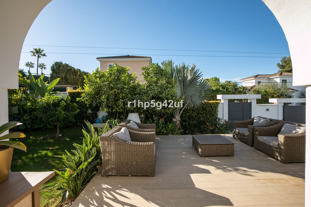 https://cdn.resales-online.com/public/r1hp5g42uf/properties/af3bedf4488211ed98460217bc231ef4/w1200/1-7980e48d732b6fc85c14b43b94d2aa54.jpg?v=1665401743