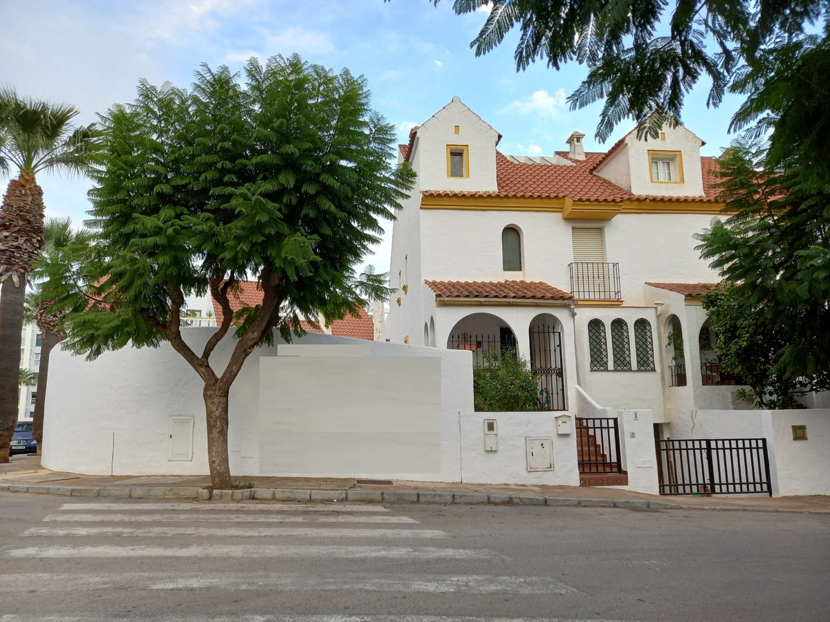 https://cdn.resales-online.com/public/7rg1k5rn6p/properties/8d72d14f494011ed98460217bc231ef4/w1200/1-7980e48d732b6fc85c14b43b94d2aa54.jpg?v=1665520150