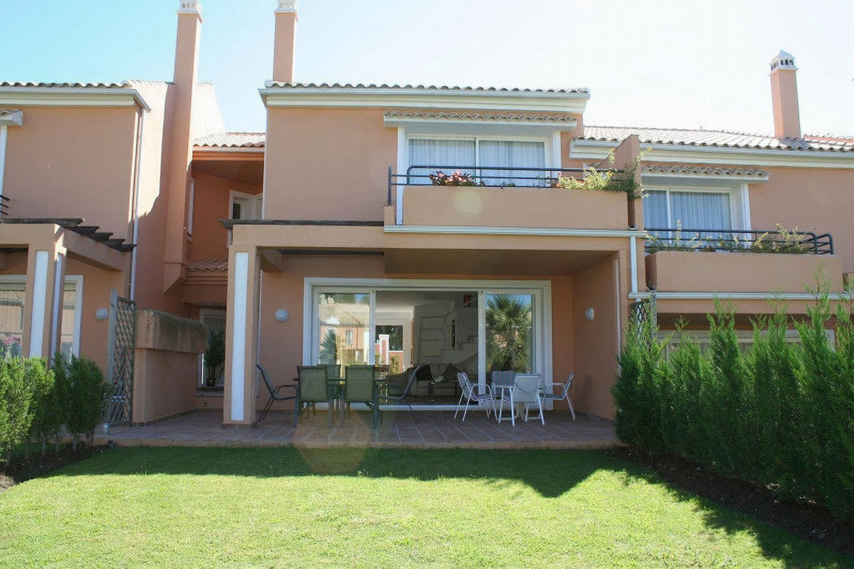 https://cdn.resales-online.com/public/ru8ehb70ak/properties/c518fc8e494311ed98460217bc231ef4/w1200/1-7980e48d732b6fc85c14b43b94d2aa54.jpg?v=1665573944
