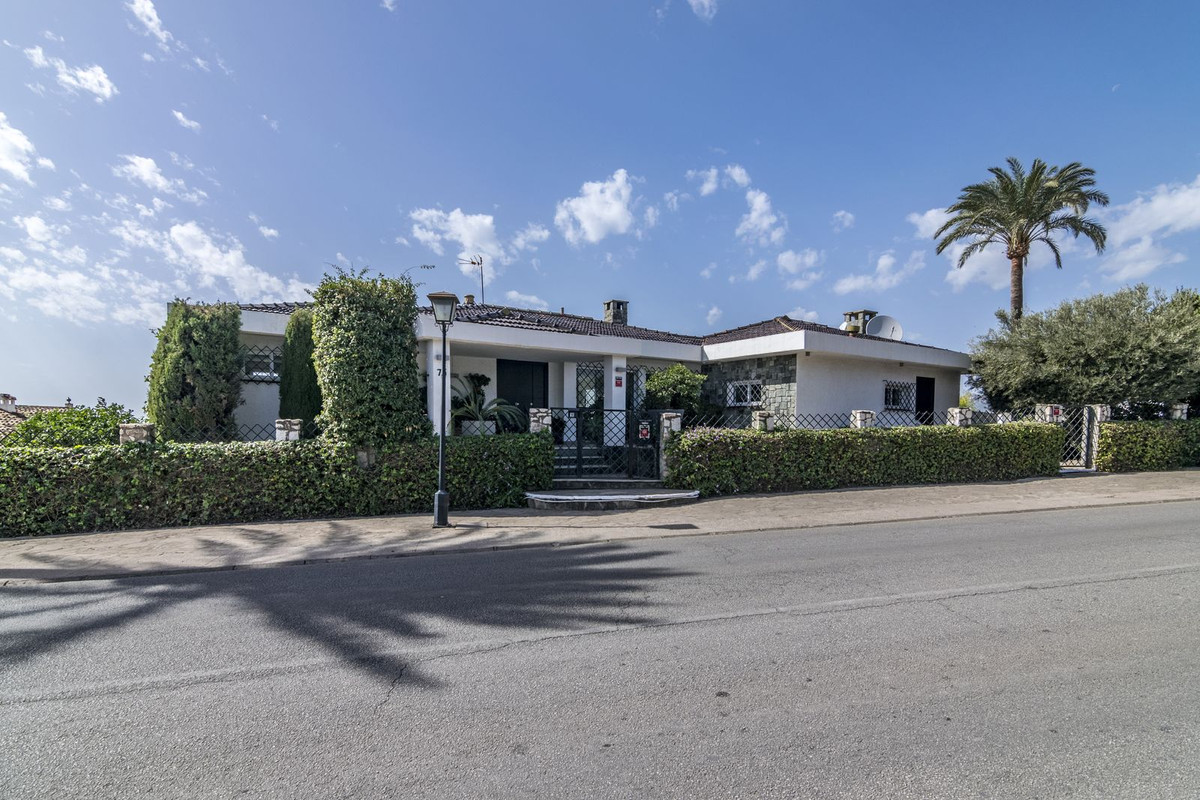 https://cdn.resales-online.com/public/6ki077c9c0/properties/3d6f88444bab11ed98460217bc231ef4/w1200/1-7980e48d732b6fc85c14b43b94d2aa54.jpg?v=1666703887