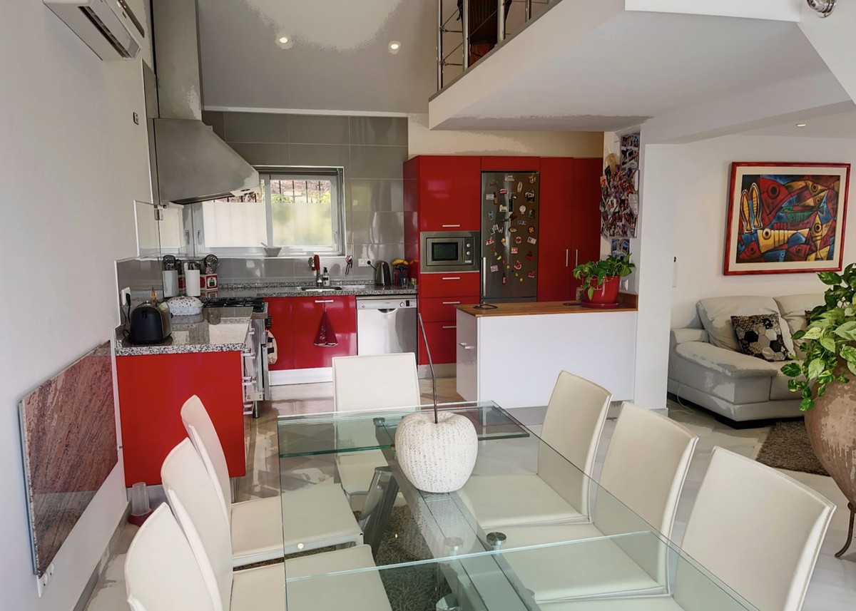 https://cdn.resales-online.com/public/5em70cvk9j/properties/d4fd7062603511ed98460217bc231ef4/w1200/1-7980e48d732b6fc85c14b43b94d2aa54.jpg?v=1668008520