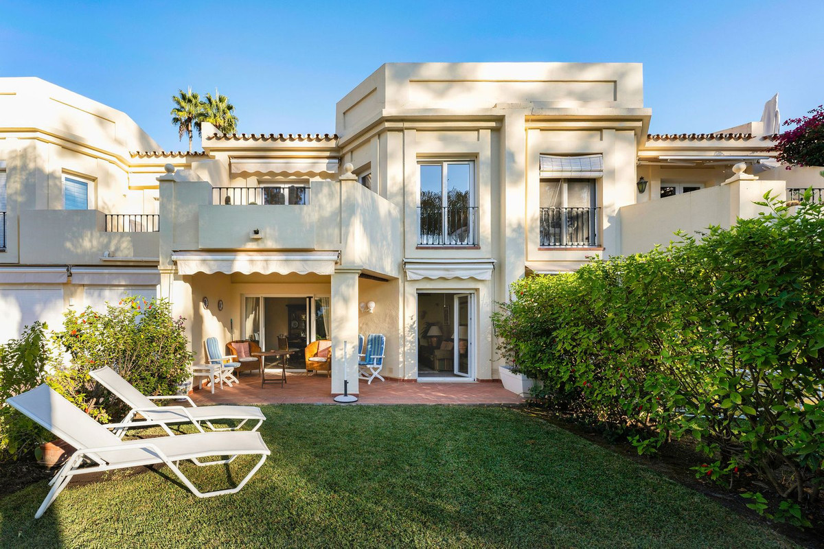 https://cdn.resales-online.com/public/b72l60e93l/properties/fb084fbb5f5211ed98460217bc231ef4/w1200/1-7980e48d732b6fc85c14b43b94d2aa54.jpg?v=1667992961