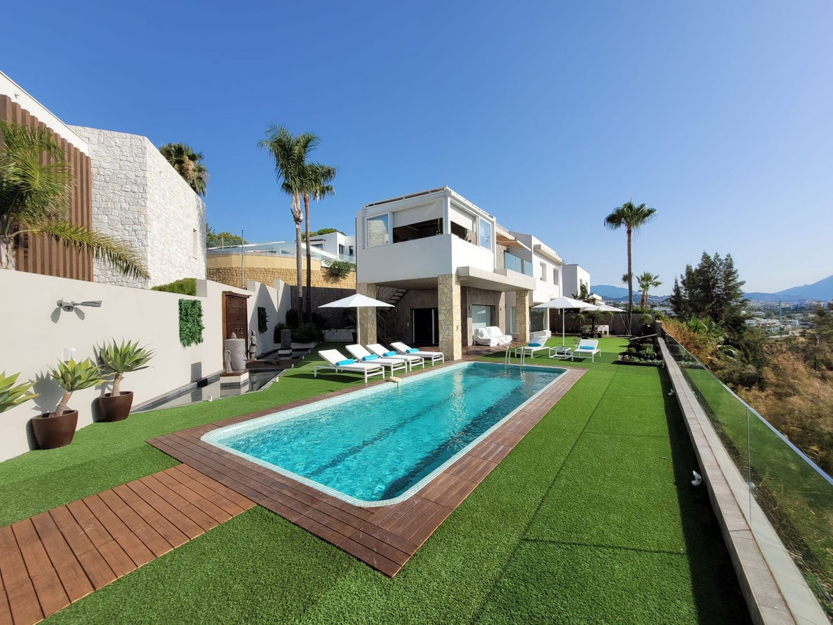 https://cdn.resales-online.com/public/92cqrna9i0/properties/1c7f673795e911eba13006b3c6b82ba8/w1200/1-7980e48d732b6fc85c14b43b94d2aa54.jpg?v=1674664929