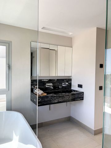 https://cdn.resales-online.com/public/25ldb8kiyd/properties/a4dd85d6e2e311edb6600217bc231ef4/w1200/49-e4a2fb57c7644d14d3ccd34084db1526.jpg?v=1682588355