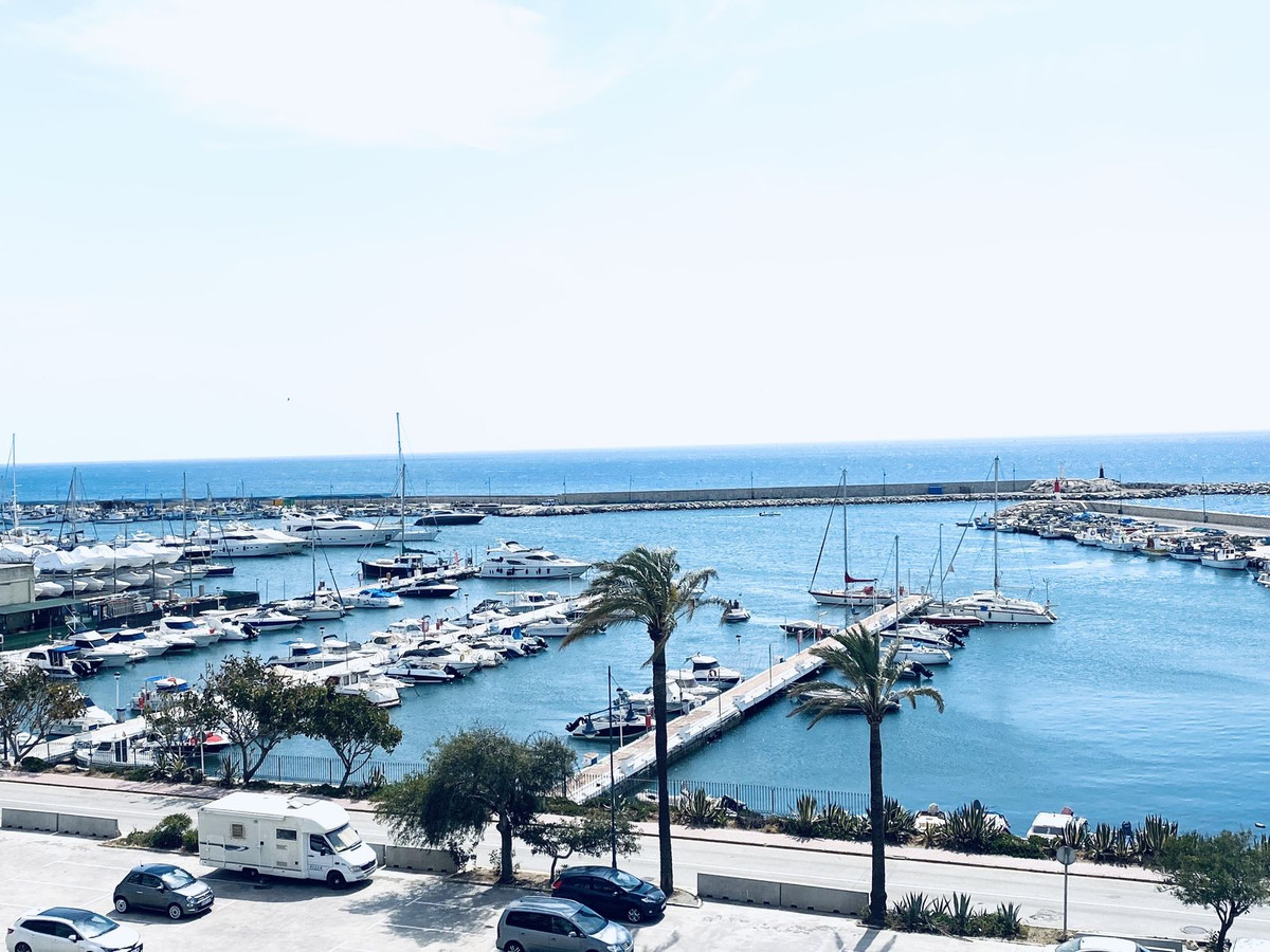 https://cdn.resales-online.com/public/vfq4hurj6b/properties/7b94fecde5c111edb6600217bc231ef4/w1200/1-7980e48d732b6fc85c14b43b94d2aa54.jpg?v=1682694294