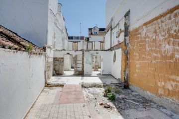 https://cdn.resales-online.com/public/u1cq0gh9nu/properties/a638ffcde8bf11edb6600217bc231ef4/w1200/8-e64a9055bba3e77ac8aca3b893cdf826.jpg?v=1685605030