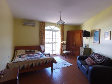 https://cdn.resales-online.com/public/336lq0k5vc/properties/bbd45cade7f811edb6600217bc231ef4/w1200/8-e64a9055bba3e77ac8aca3b893cdf826.jpg?v=1682934504