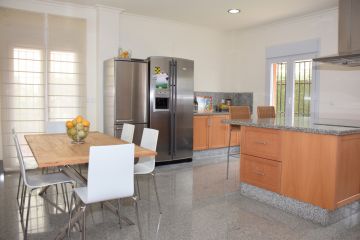 https://cdn.resales-online.com/public/2cqqjmnhjb/properties/0e7b38c3ed8911edb6600217bc231ef4/w1200/11-20939a0134ad724a8cb2a801094d15a4.jpg?v=1683544442