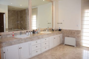 https://cdn.resales-online.com/public/2cqqjmnhjb/properties/0e7b38c3ed8911edb6600217bc231ef4/w1200/17-dd5fcd4f0eb487dfa3803f7e20814c0e.jpg?v=1683544442