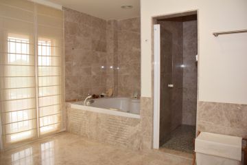 https://cdn.resales-online.com/public/2cqqjmnhjb/properties/0e7b38c3ed8911edb6600217bc231ef4/w1200/18-cc72f169493c096e712837ff5d8b6e41.jpg?v=1683544442
