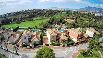 https://cdn.resales-online.com/public/2cqqjmnhjb/properties/0e7b38c3ed8911edb6600217bc231ef4/w1200/24-613bbc26f32d7013d348ef202dd30a43.jpg?v=1683544442