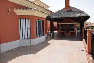 https://cdn.resales-online.com/public/2cqqjmnhjb/properties/0e7b38c3ed8911edb6600217bc231ef4/w1200/7-aa4cc561180b369757c0bb4af9886cd3.jpg?v=1683544442