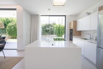 https://cdn.resales-online.com/public/x1ahv6wm6l/properties/89a7032c04ac11eeb6600217bc231ef4/w1200/10-bb915d1cb19341576dcdc994b81ab9c5.jpg?v=1687031699