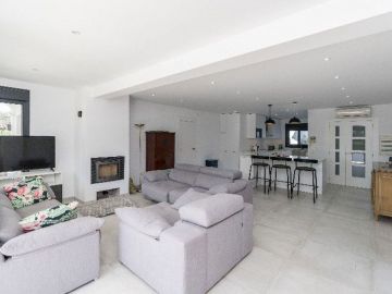 https://cdn.resales-online.com/public/760yuzkts4/properties/7a2ee30c043111eeb6600217bc231ef4/w1200/11-20939a0134ad724a8cb2a801094d15a4.jpg?v=1694809347