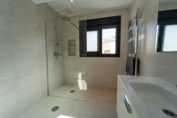 https://cdn.resales-online.com/public/760yuzkts4/properties/7a2ee30c043111eeb6600217bc231ef4/w1200/22-bcf8e6250e0bab365f900a8ac31ac040.jpg?v=1696531097