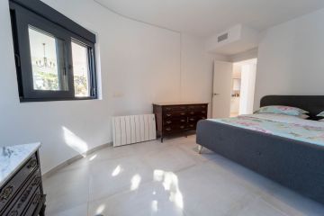 https://cdn.resales-online.com/public/760yuzkts4/properties/7a2ee30c043111eeb6600217bc231ef4/w1200/30-5e8634ec9576c9ad4825a6dec5b5d375.jpg?v=1702455573