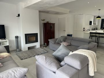 https://cdn.resales-online.com/public/760yuzkts4/properties/7a2ee30c043111eeb6600217bc231ef4/w1200/9-467d0cee5b725f3ef65f102a0c2e69c0.jpg?v=1689017264