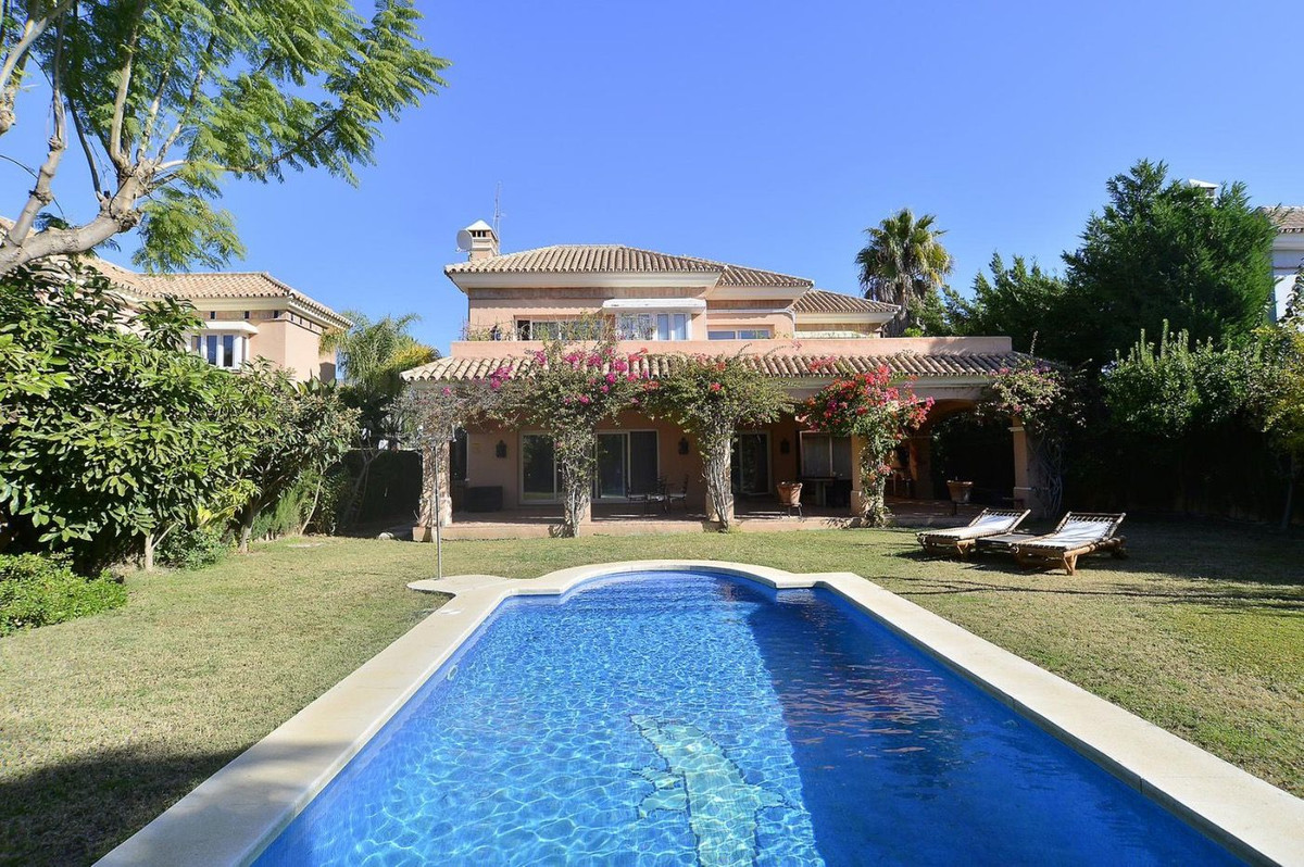https://cdn.resales-online.com/public/3bbmpql3c8/properties/93b8a8b1be8411ed84bd0217bc231ef4/w1200/1-7980e48d732b6fc85c14b43b94d2aa54.jpg?v=1682522991
