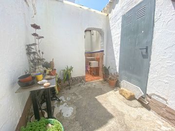 https://cdn.resales-online.com/public/2clagkpr0e/properties/ed0b97f41a3d11eea7b50217bc231ef4/w1200/3-e898b2bb2a2fdfd06d2c39894dce8316.jpg?v=1688459976