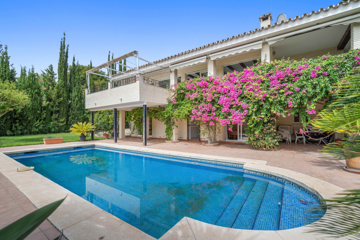 https://cdn.resales-online.com/public/125jlfeqm4/properties/9718e4cf2aa011eea7b50217bc231ef4/w1200/1-7980e48d732b6fc85c14b43b94d2aa54.jpg?v=1690261571