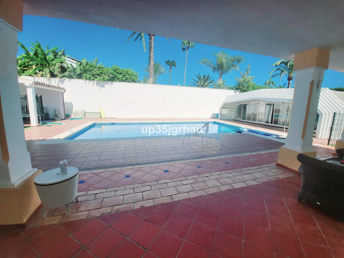 https://cdn.resales-online.com/public/up35jgrhau/properties/803b35d8674811eea6080217bc231ef4/w1200/1-7980e48d732b6fc85c14b43b94d2aa54.jpg?v=1696932407