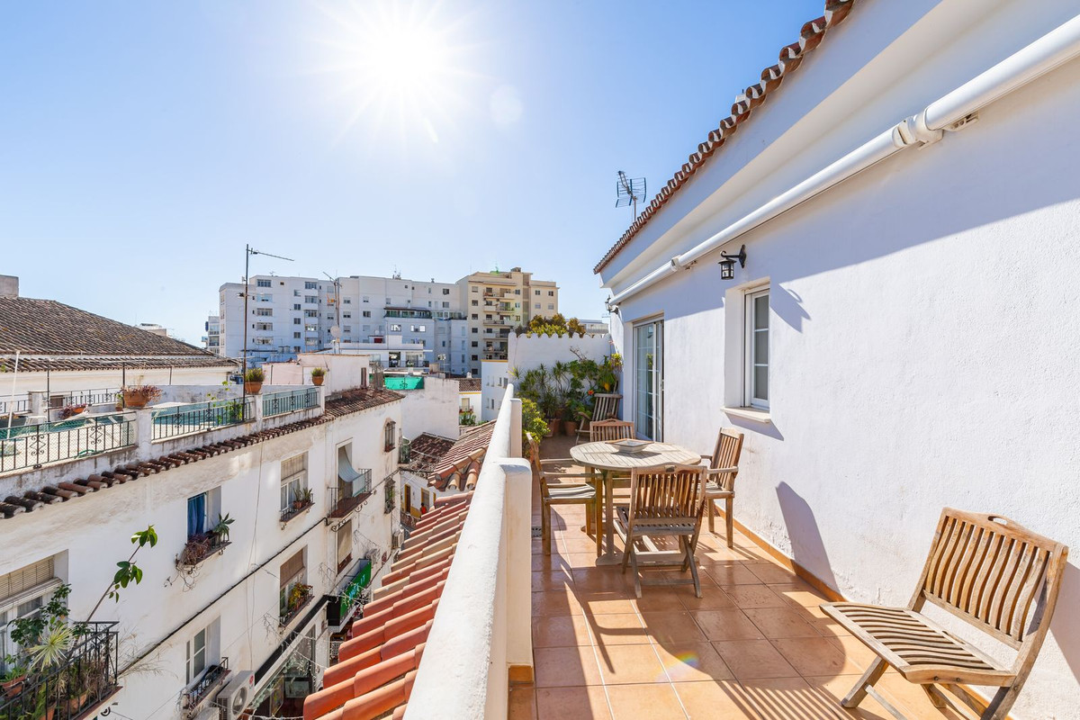 https://cdn.resales-online.com/public/dgypojwuap/properties/cf1d666d7fbc11ee8fbe0217bc231ef4/w1200/1-7980e48d732b6fc85c14b43b94d2aa54.jpg?v=1699619926