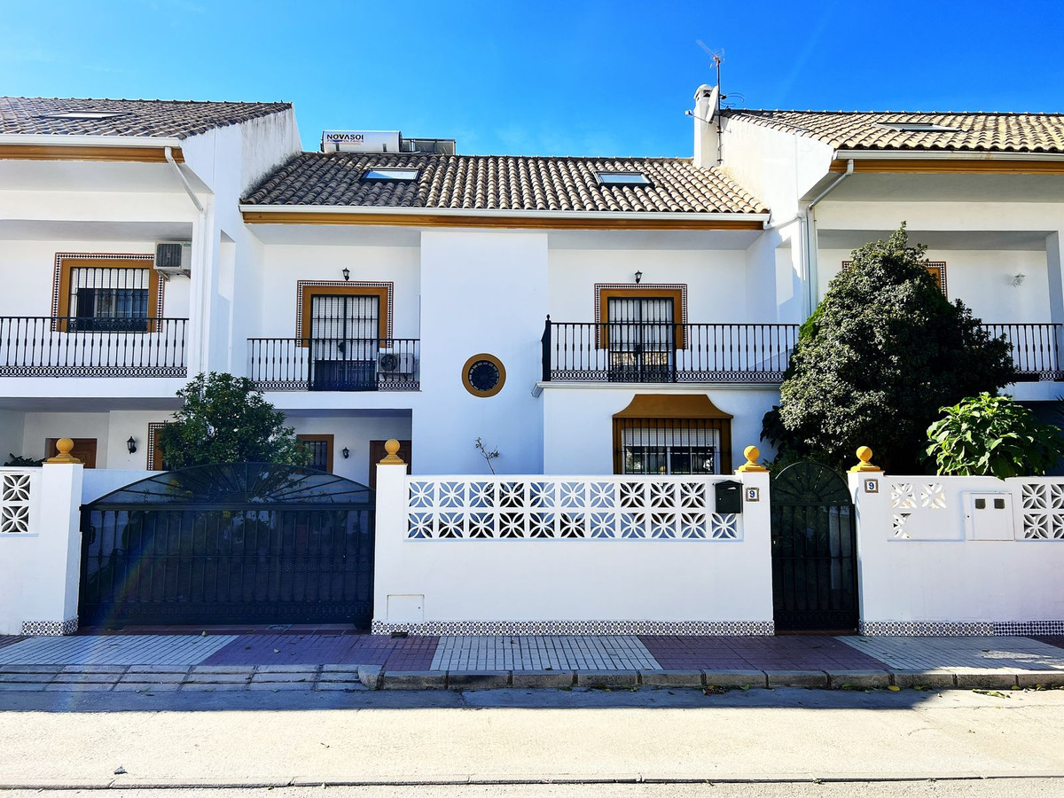 https://cdn.resales-online.com/public/9fkmme21ui/properties/7a9345e9830911eeb0180217bc231ef4/w1200/1-7980e48d732b6fc85c14b43b94d2aa54.jpg?v=1699982728