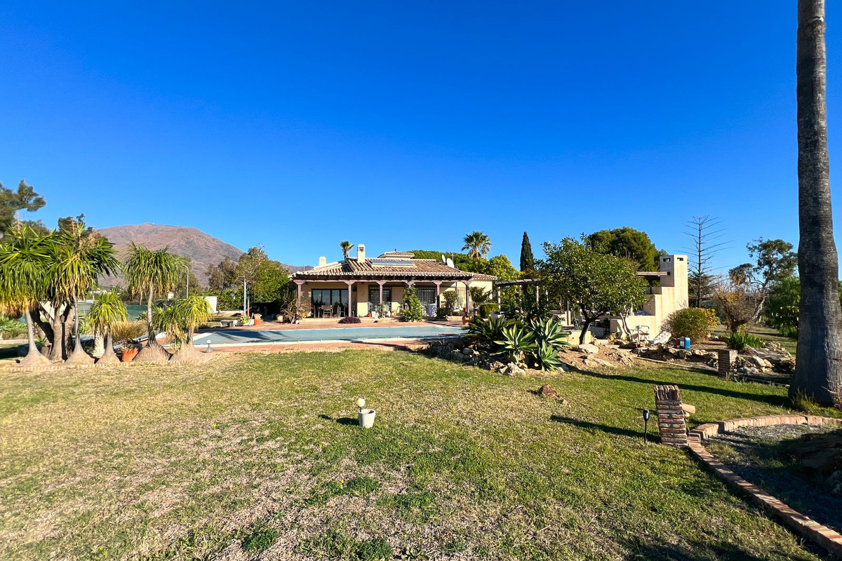 https://cdn.resales-online.com/public/fei838s22c/properties/713159dbac6f11eeb0180217bc231ef4/w1200/1-7980e48d732b6fc85c14b43b94d2aa54.jpg?v=1704539890