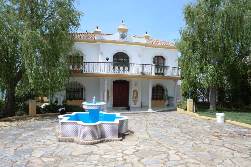 https://cdn.resales-online.com/public/asb71hmq0g/properties/ehusrfadmujdrsf/w1200/1-7980e48d732b6fc85c14b43b94d2aa54.jpg?v=1567346108
