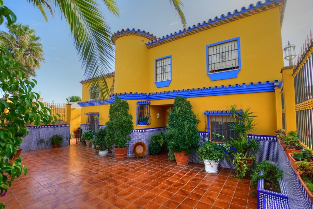 https://cdn.resales-online.com/public/126rkpuc5l/properties/mvuameygwdyyadt/w1200/1-7980e48d732b6fc85c14b43b94d2aa54.jpg?v=1710484002