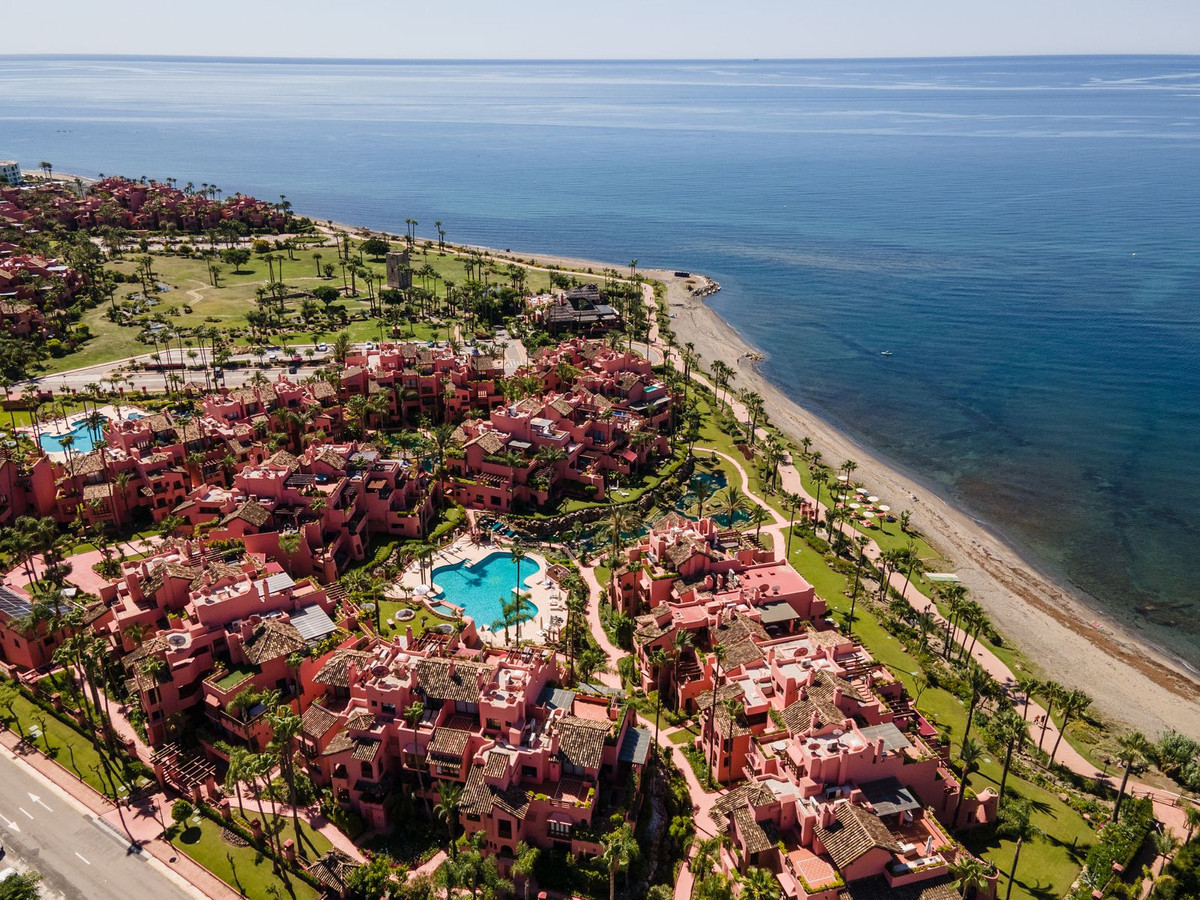 https://cdn.resales-online.com/public/6sls9sh3qn/properties/176751dcd70411eebeb70217bc231ef4/w1200/1-7980e48d732b6fc85c14b43b94d2aa54.jpg?v=1709221793