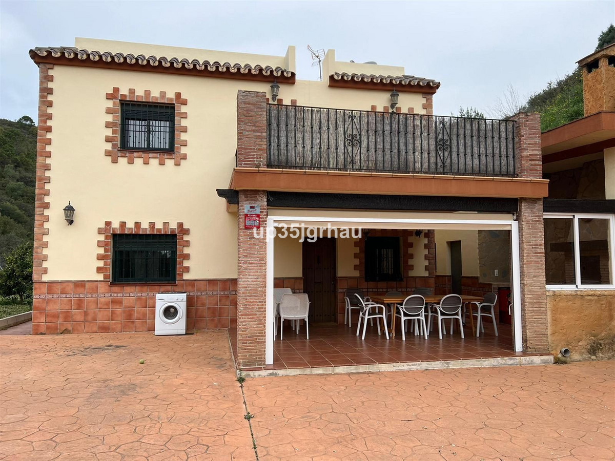 https://cdn.resales-online.com/public/up35jgrhau/properties/533d9104e6b211eeb1a60217bc231ef4/w1200/1-7980e48d732b6fc85c14b43b94d2aa54.jpg?v=1710940326