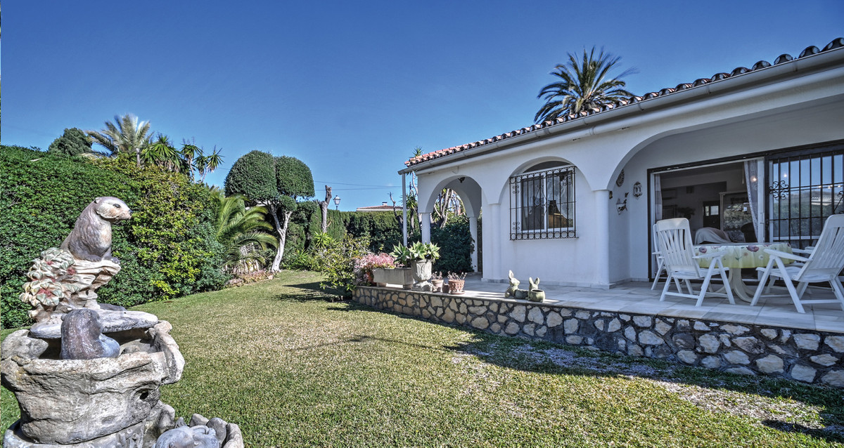 https://cdn.resales-online.com/public/pa8ef1qt51/properties/a45d4fd6fbd411ee94690217bc231ef4/w1200/1-7980e48d732b6fc85c14b43b94d2aa54.jpg?v=1713264091